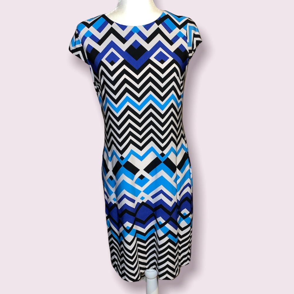 Geometric Pattern Shift Dress - image 1